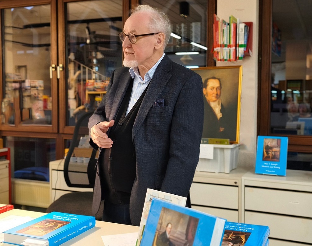 Foto von Prof. Wolfgang Kunz in der Bücherei Maxdorf