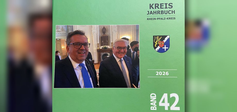 Foto der Titelseite des Kreisjahrbuches 2026