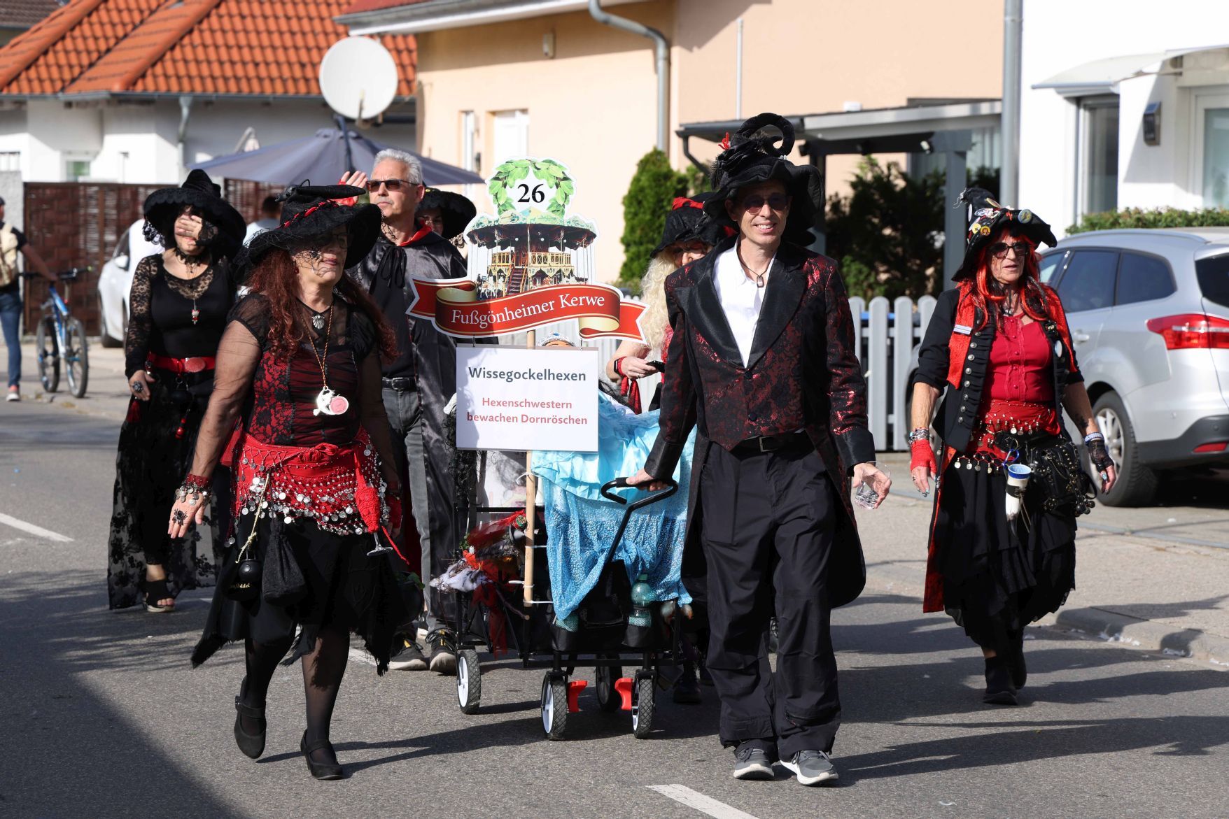 Foto Kerweumzug Fußgönheim Wissegockelhexen