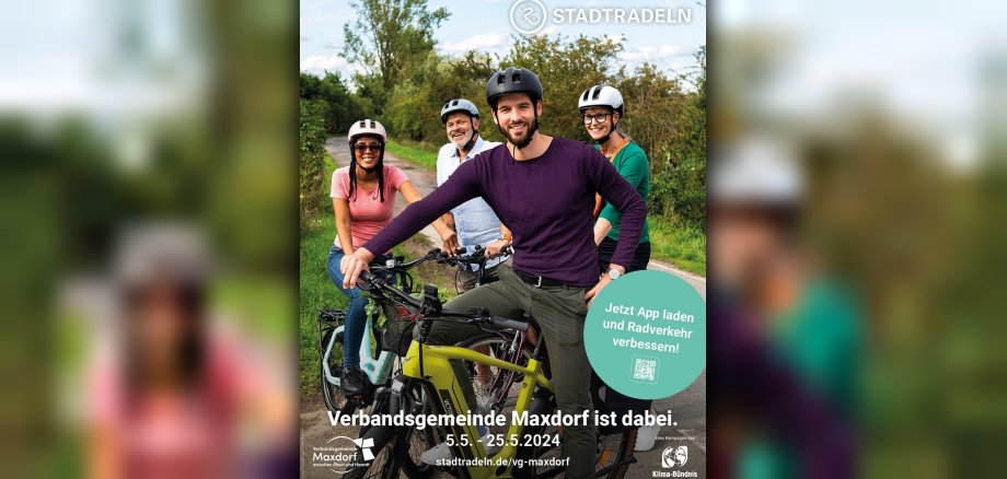 Plakat zum stadtradeln, Foto einer Gruppe mit vier Radfahrer:innen inkl Angabe des Zeitraumes, einem QR Code zum Download der App