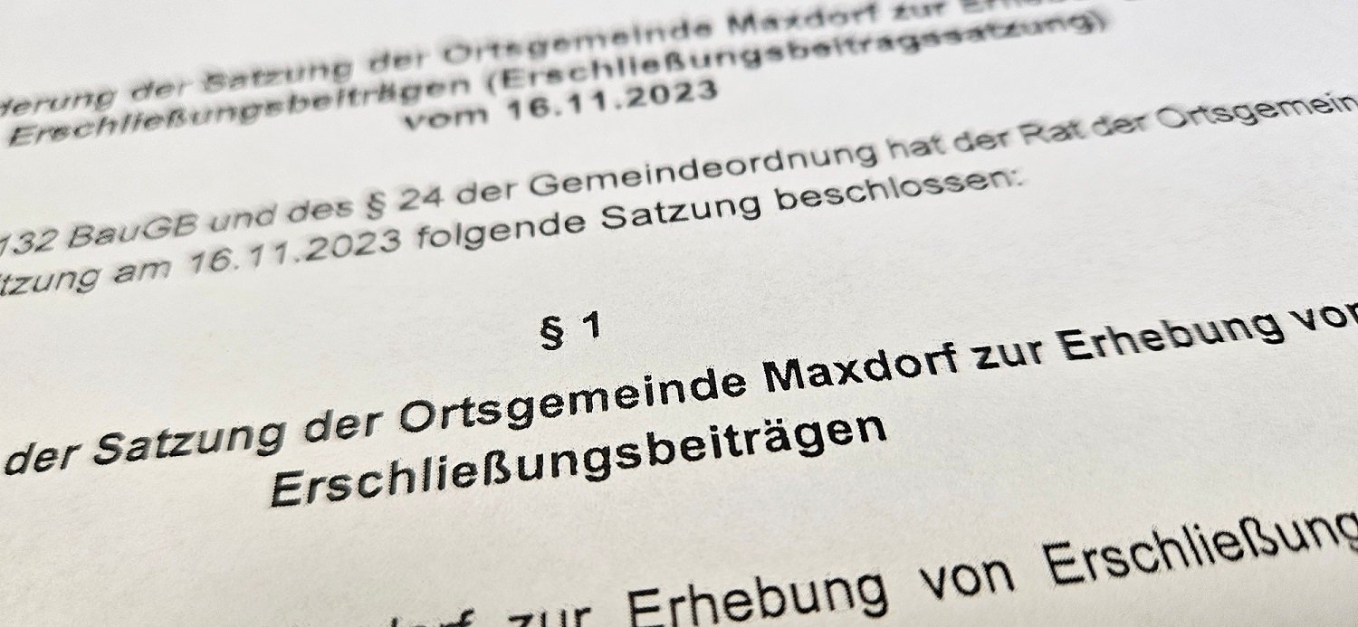Foto de ersten Seite der Satzung zur Erhebung von Erschließungsbeiträgen