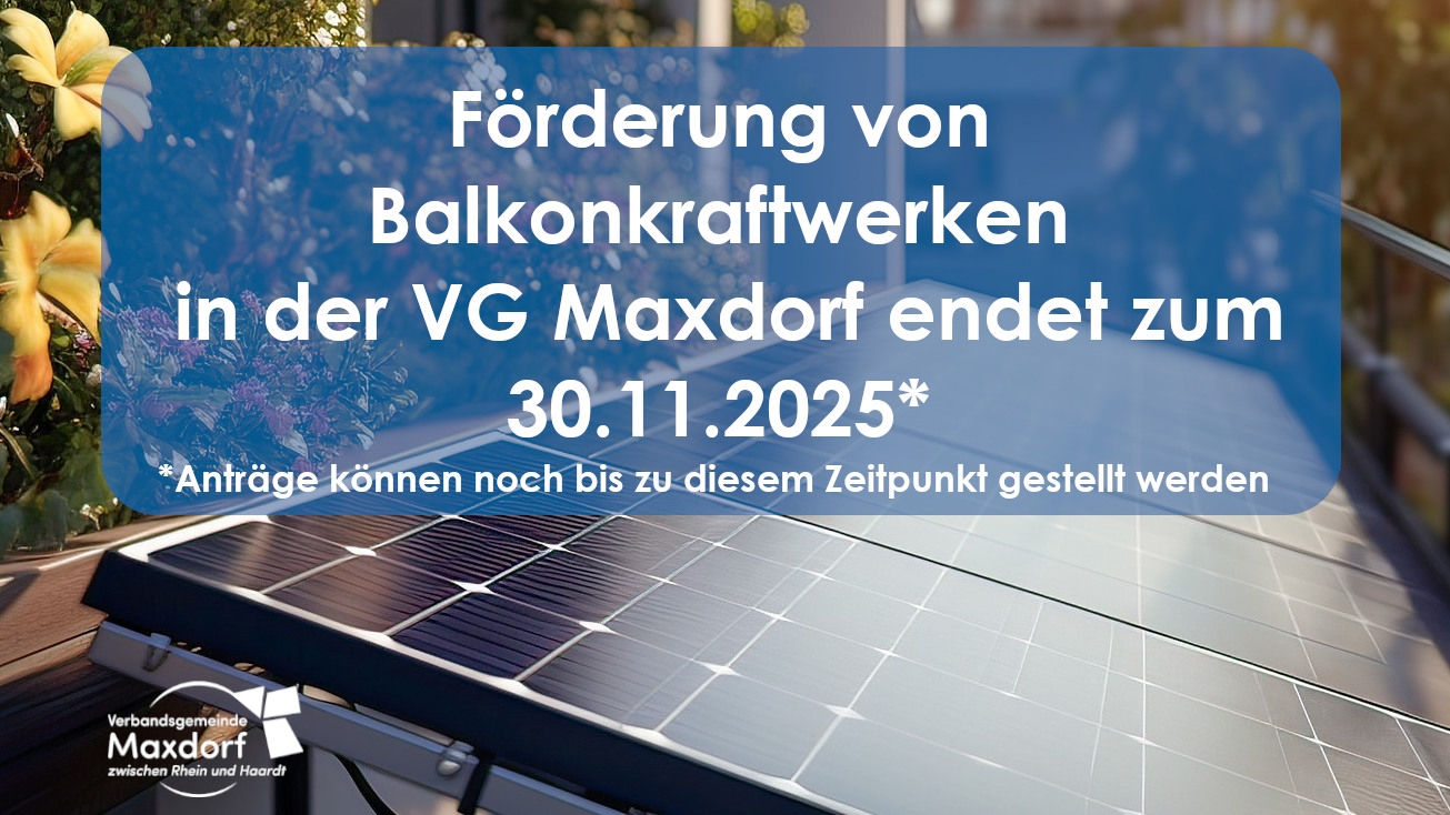 Grafik aus einem Foto eines Solarpanels, das als Balkonkraftwerk isntalliert ist mit dem Text, Förderung von Balkonkraftwerken in der VG Maxdorf endet zum 30.11.2026