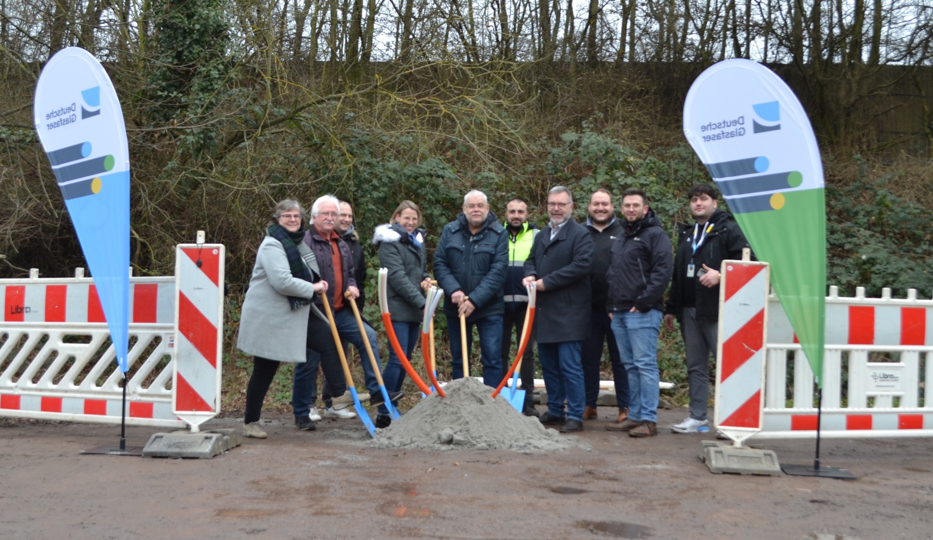 Bild Spatentisch Glasfaserausbau in der VG Maxdorf