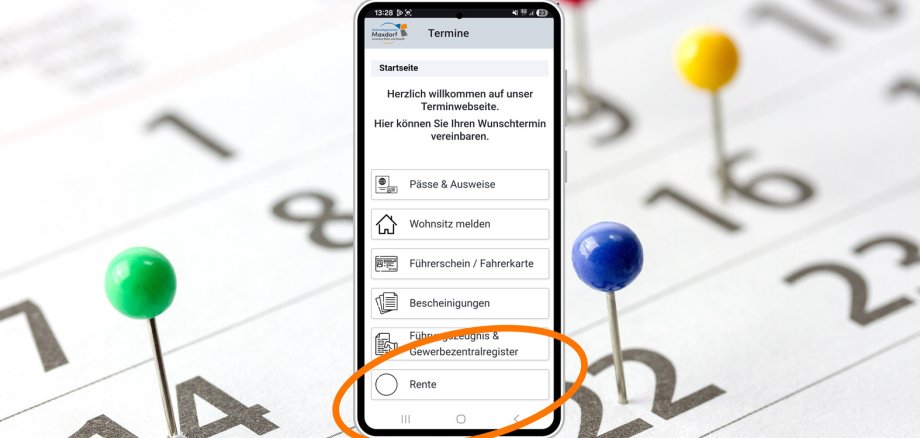 Kalender closeup Online Terminvereinbarung Grafik mit Kalender im Hintergrund, Smartphone mit der Webseite zur Terminvereinbarung