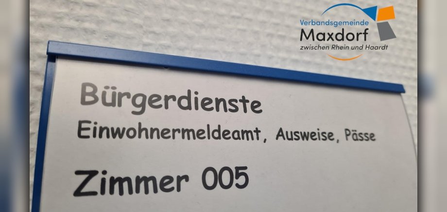 Foto des Türschildes Einwohnermeldeamt